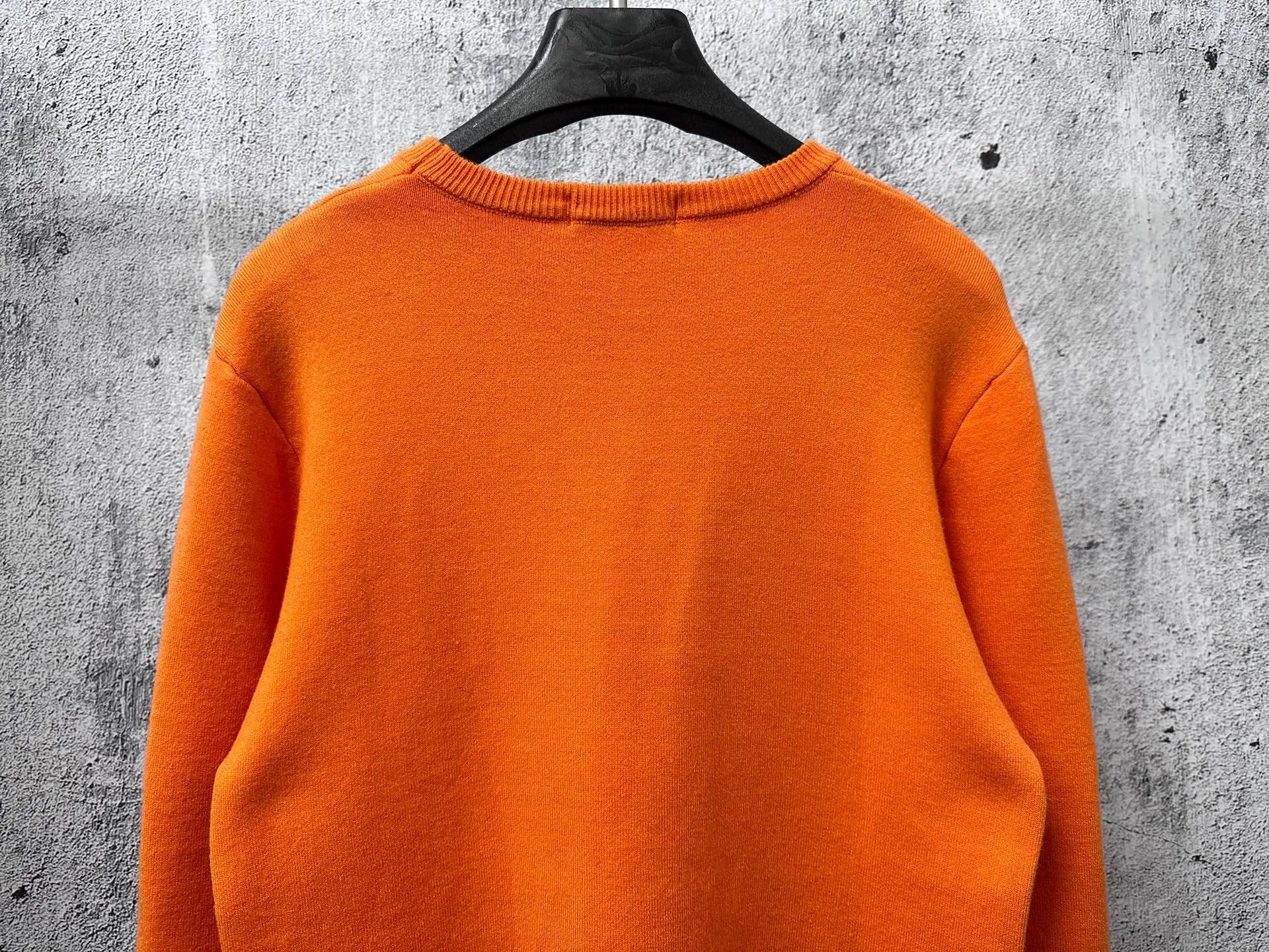 P300 [Chrome Hearts] Chrome Hearts 2025 new autumn and winter knitted fleece sweater is simple and elegant, easy to match and versatile, extremely high-grade, perfectly integrated into fashion and style, a top fashionable style that is perfect for outer wear! The whole thing gives people a natural feeling! The ultimate classic versatile short-sleeved T-shirt, using the latest three-dimensional logo elements to highlight the concave and convex texture! The ultimate heavy work, the ultimate perfection! Size: S-3XL